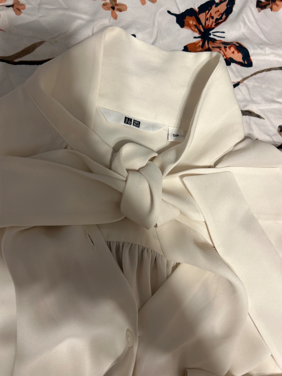 UNIQLO White Bow Blouse and Essue Brown Corduroy Skirt - photo 3