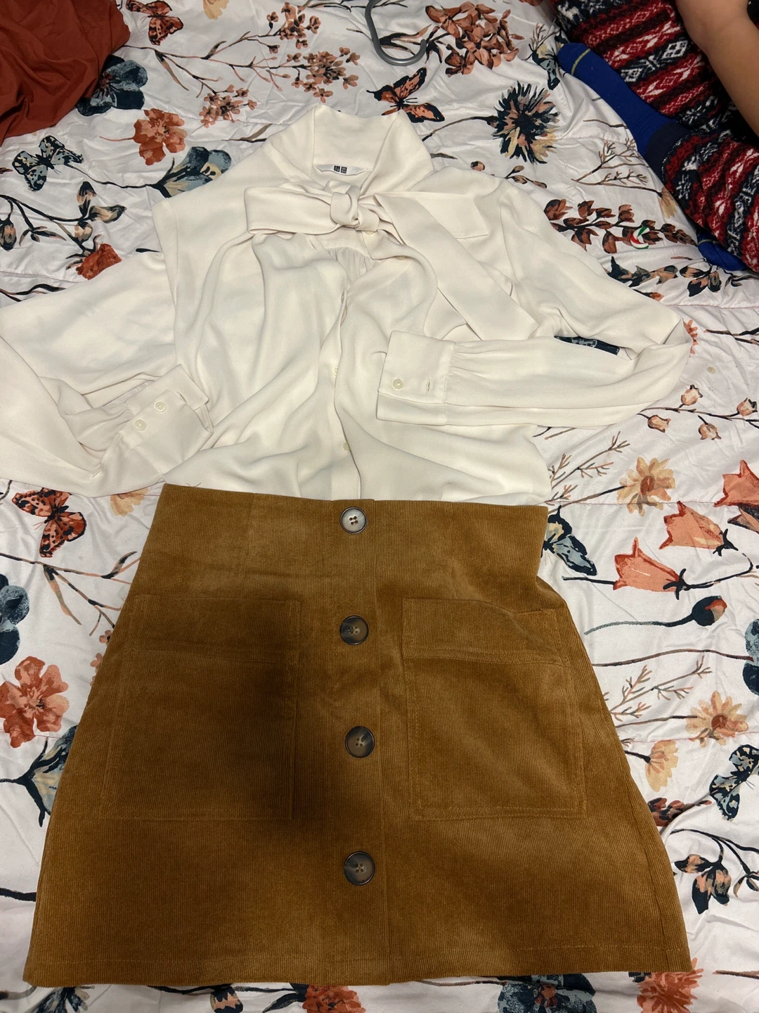 UNIQLO White Bow Blouse and Essue Brown Corduroy Skirt