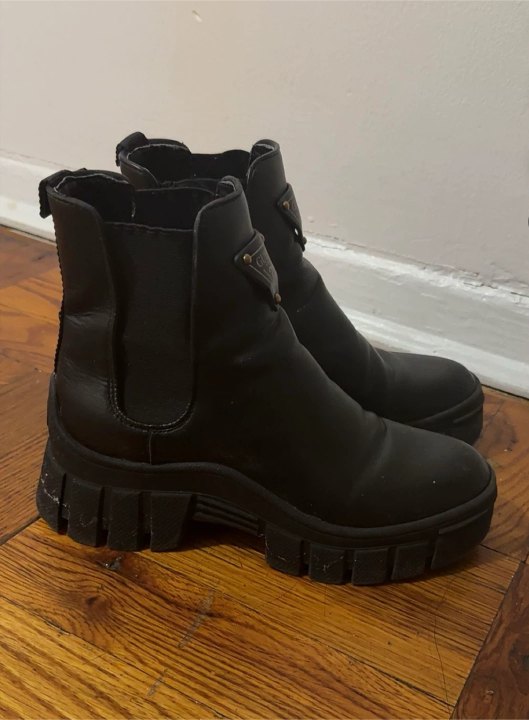 Guess GWHESTIA Black Chelsea Boots Size 5M - photo 2