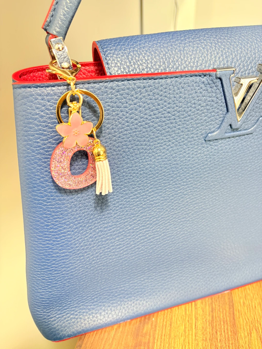 Pink Glitter "O" Letter Keychain with Flower and Tassel - photo 2