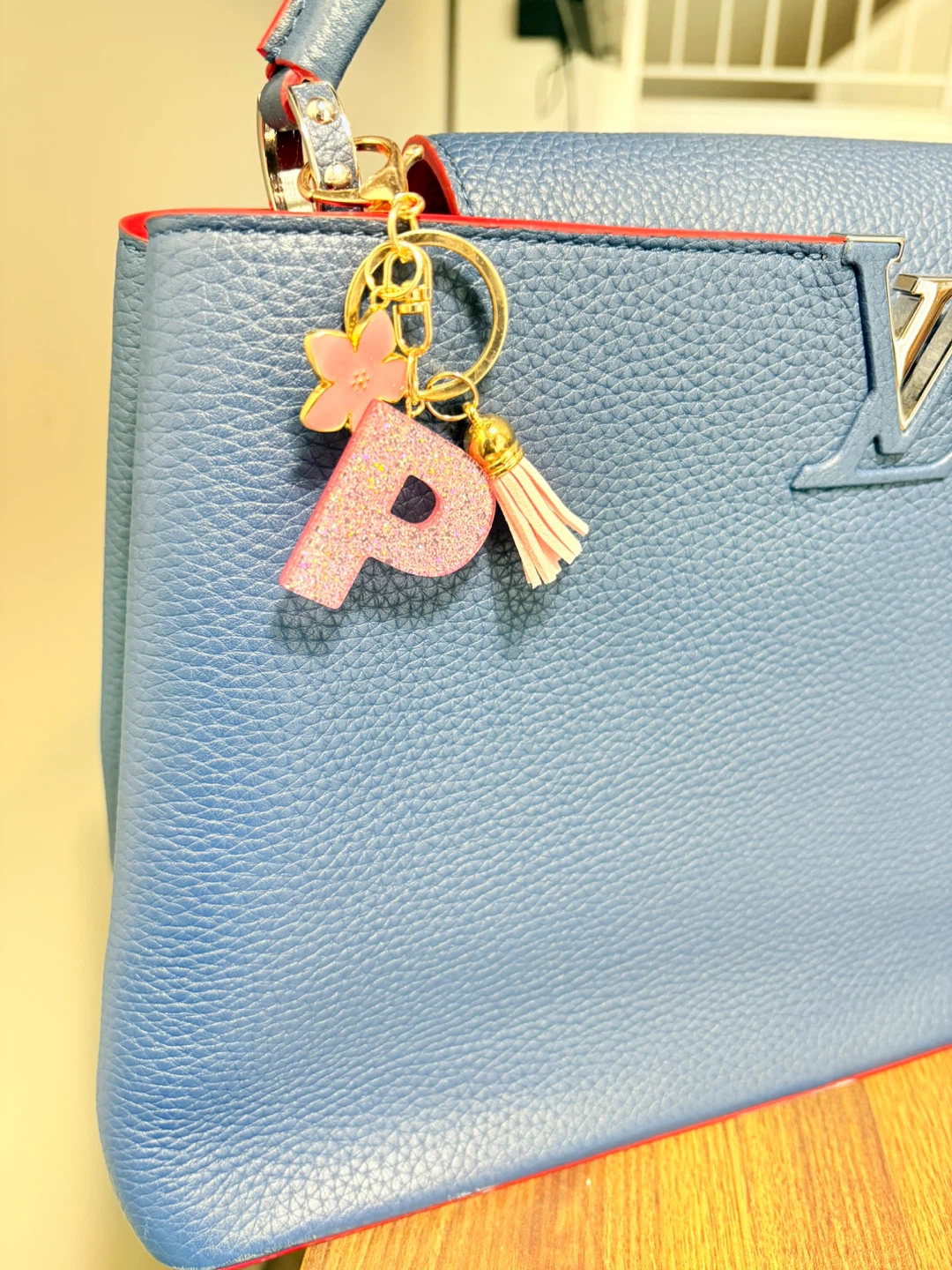 Pink Glitter "P" Letter Keychain with Flower Charm - photo 3