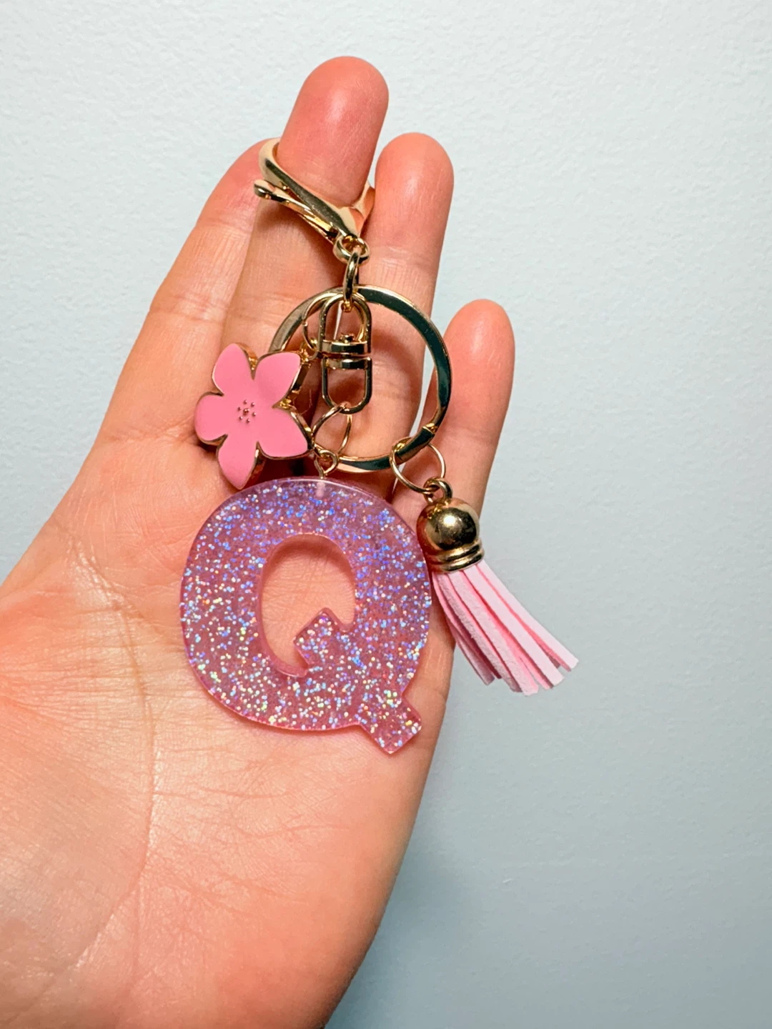 Glitter "Q" Keychain with Pink Tassel and Flower Charm - photo 3