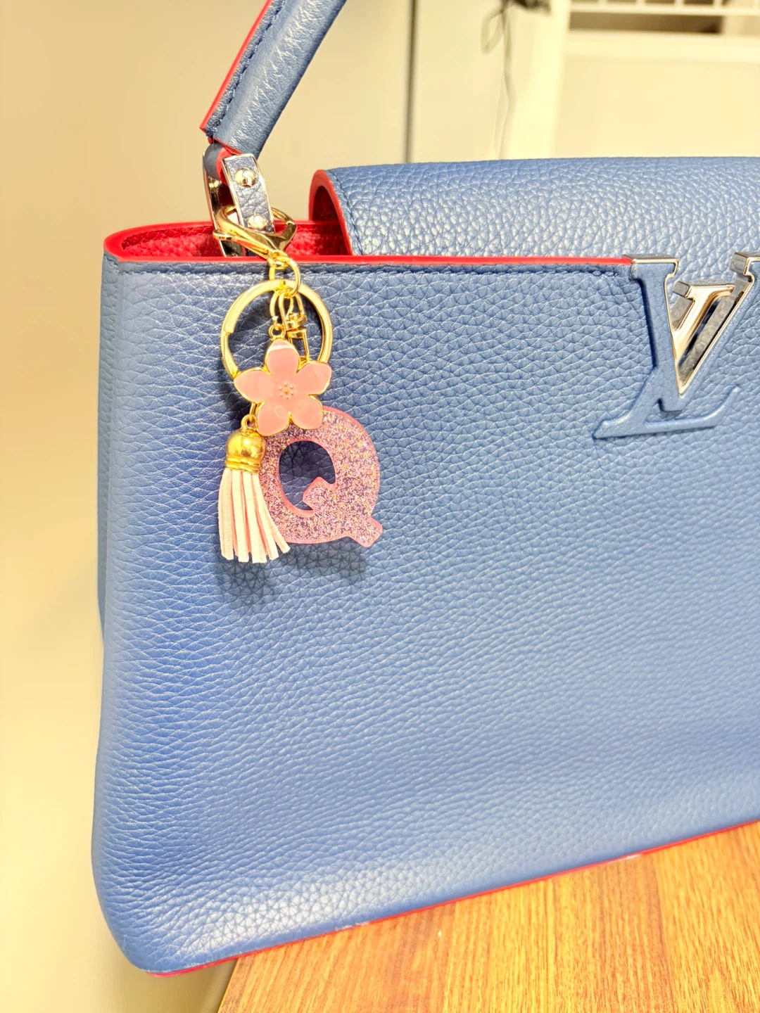 Glitter "Q" Keychain with Pink Tassel and Flower Charm - photo 2