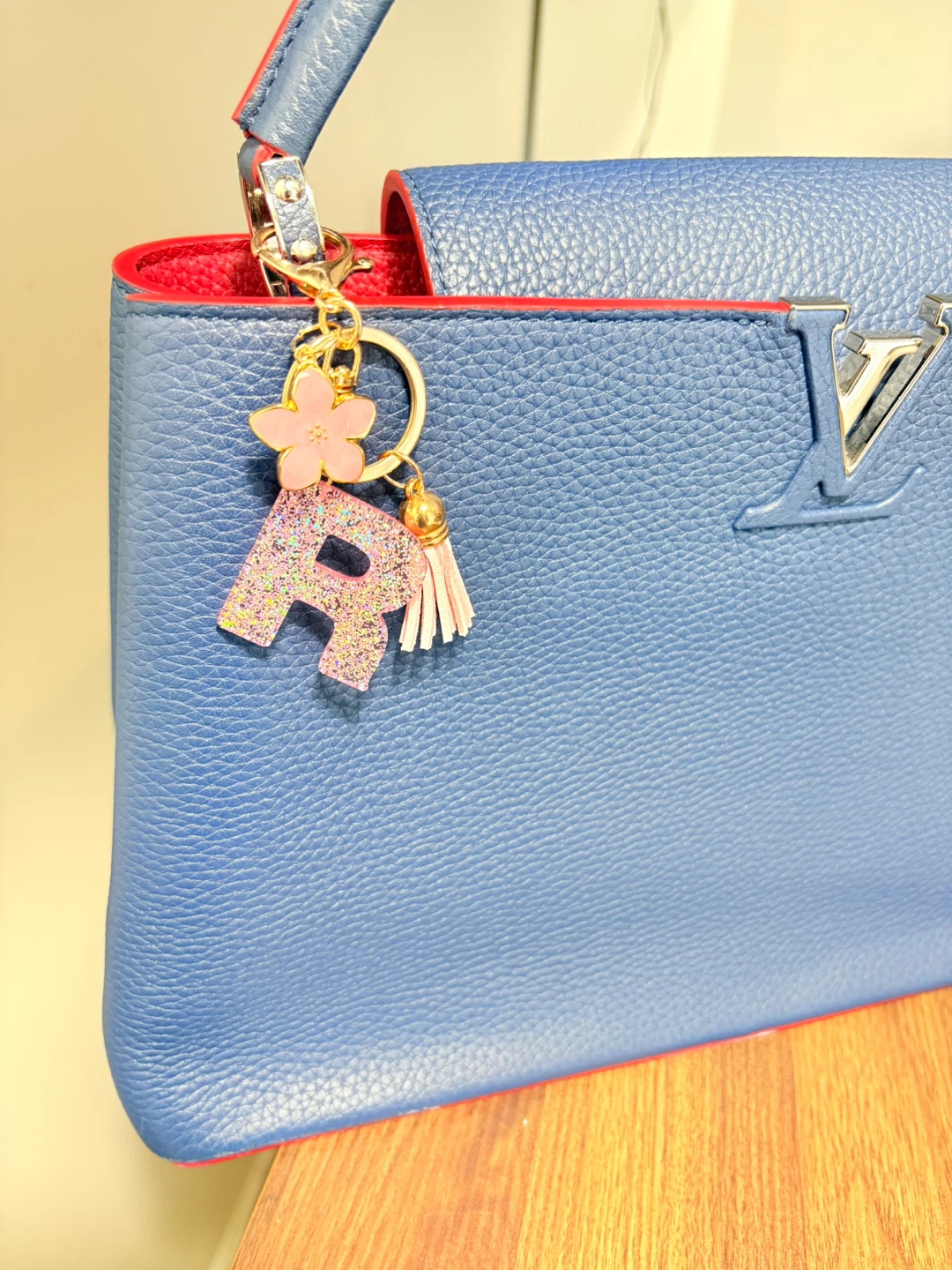 Glitter Letter R Keychain with Flower Charm - photo 2
