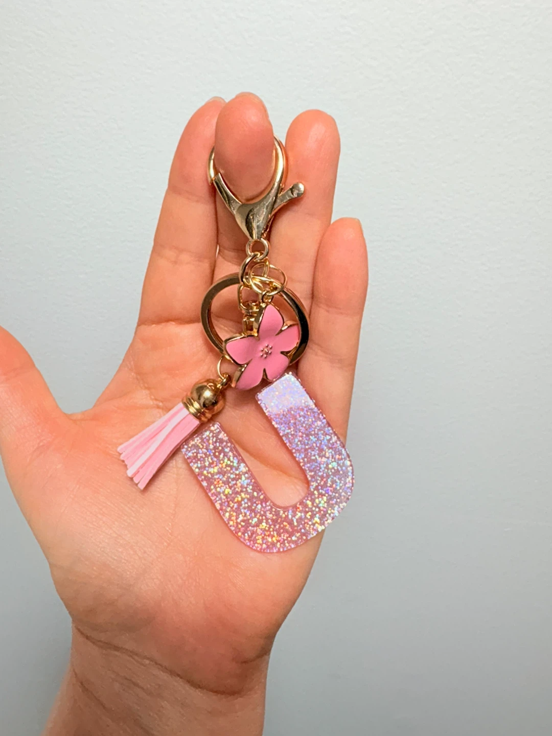 Glitter Letter "U" Keychain with Flower Charm - photo 3