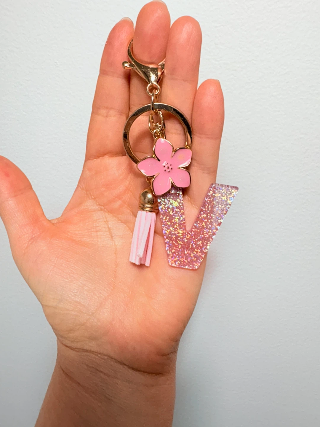 Glitter Letter V Keychain with Flower and Tassel - photo 4
