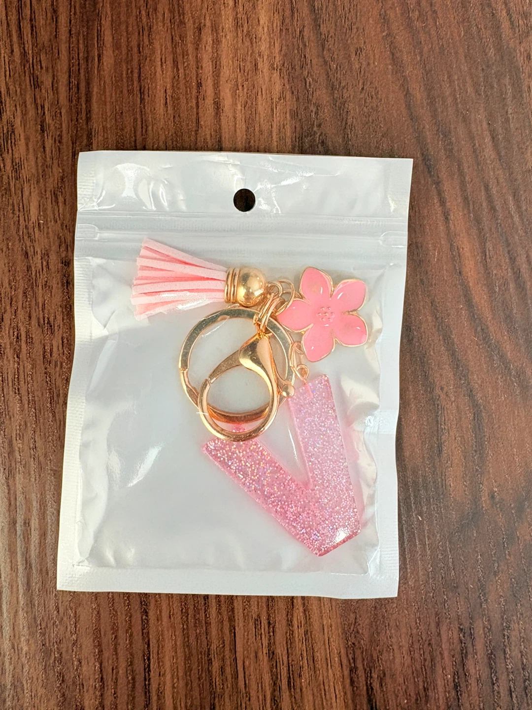 Glitter Letter V Keychain with Flower and Tassel - photo 3