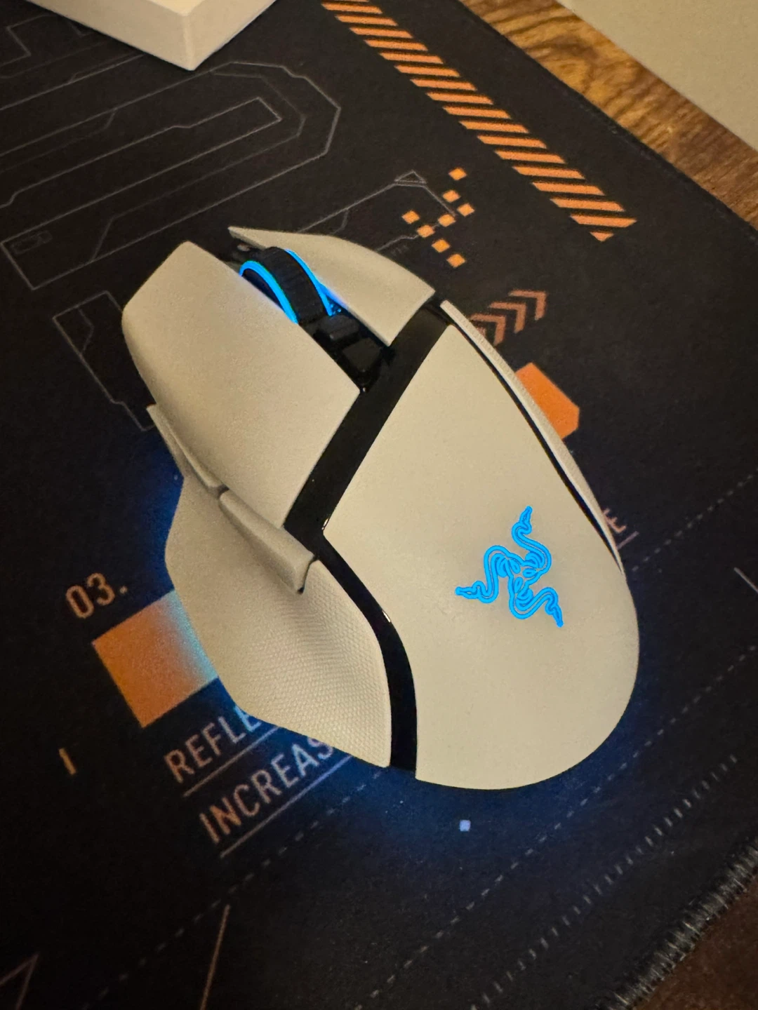 Razer Basilisk V3 Pro White Wireless Gaming Mouse - photo 3