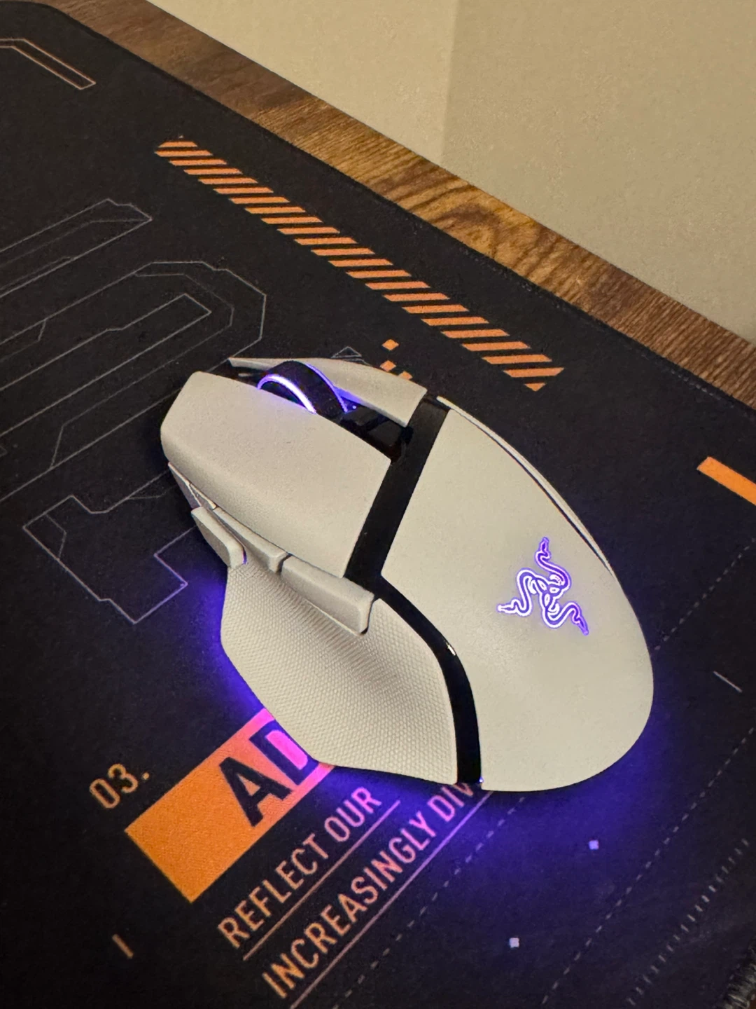 Razer Basilisk V3 Pro White Wireless Gaming Mouse - photo 4