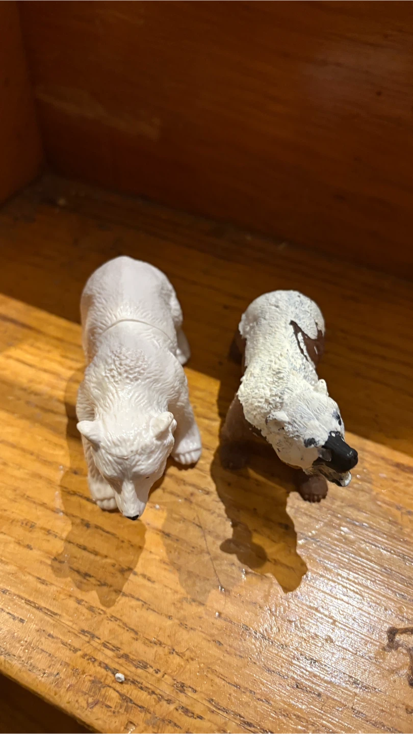 Two toy polar bear figures - photo 4