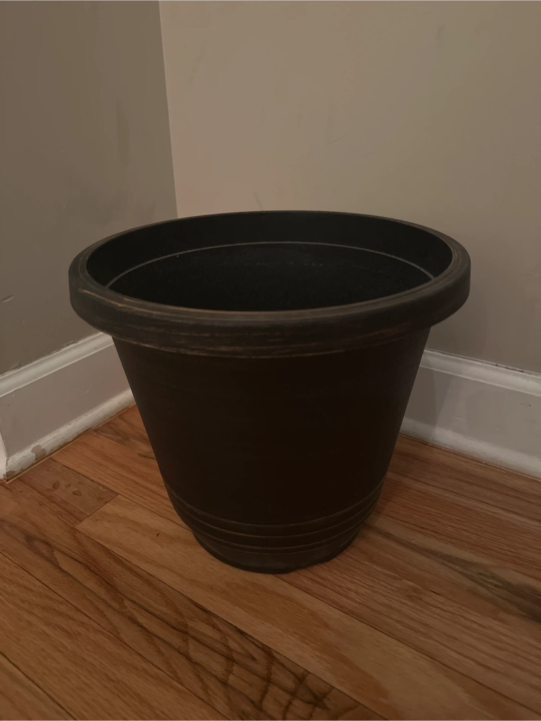 Black/brownish Plastic Flower Pot