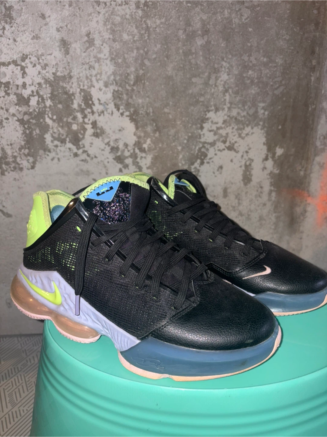 Nike LeBron Witness 5 Shoes