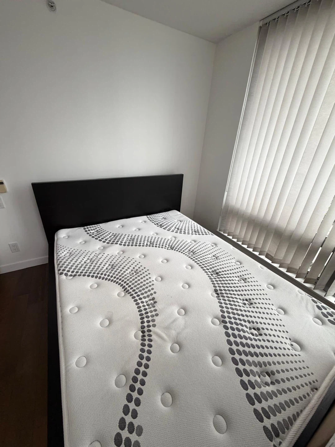 Modern Black Queen Bed Frame with Mattress