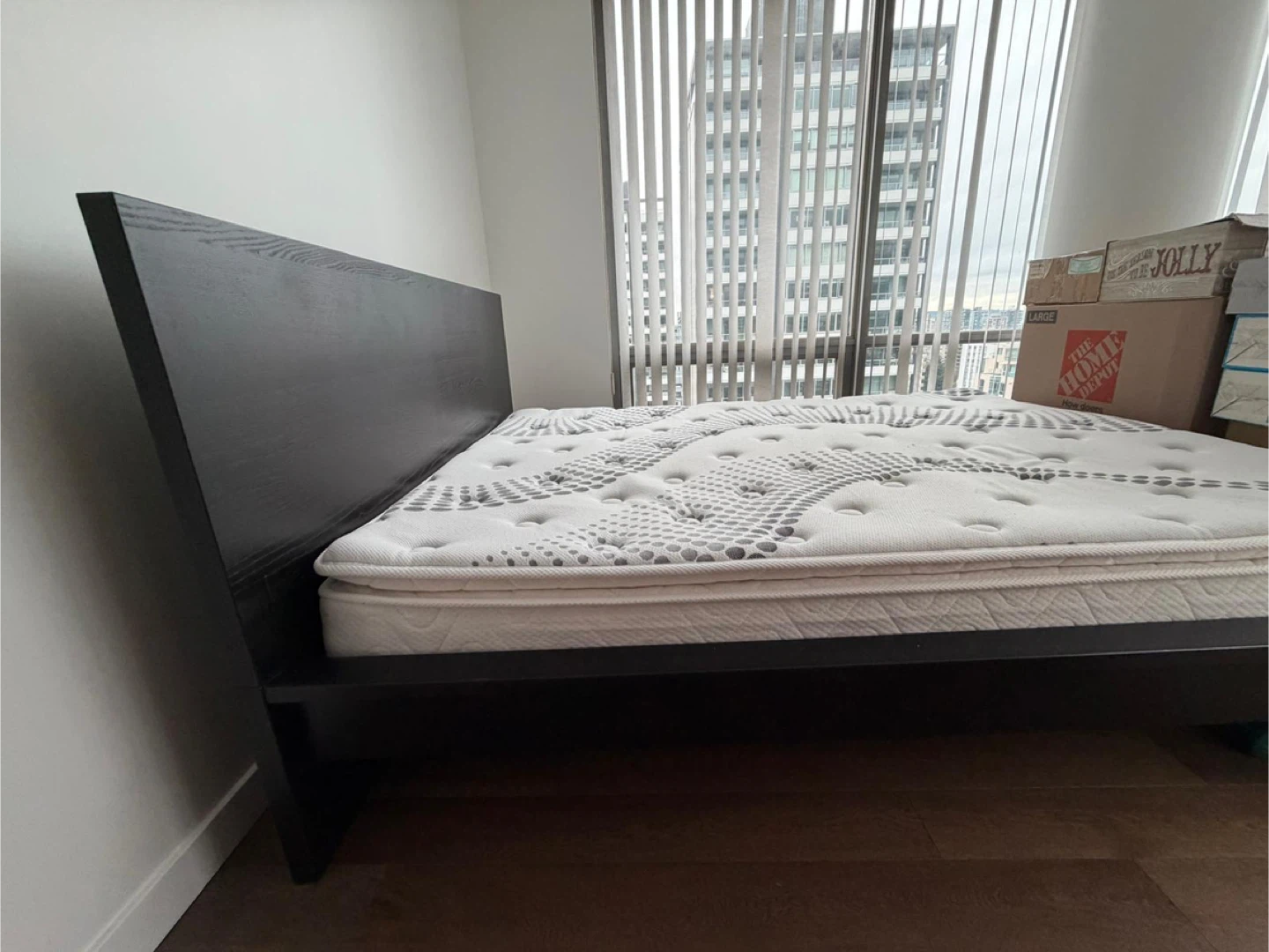Modern Black Queen Bed Frame with Mattress - photo 4