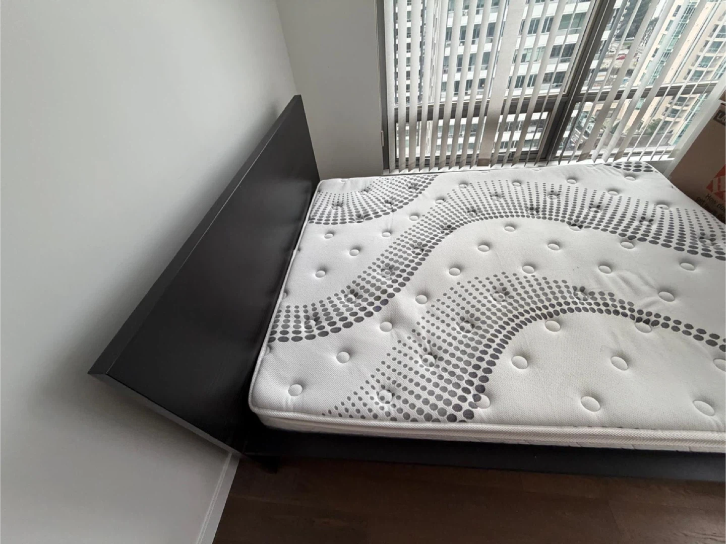 Modern Black Queen Bed Frame with Mattress - photo 2