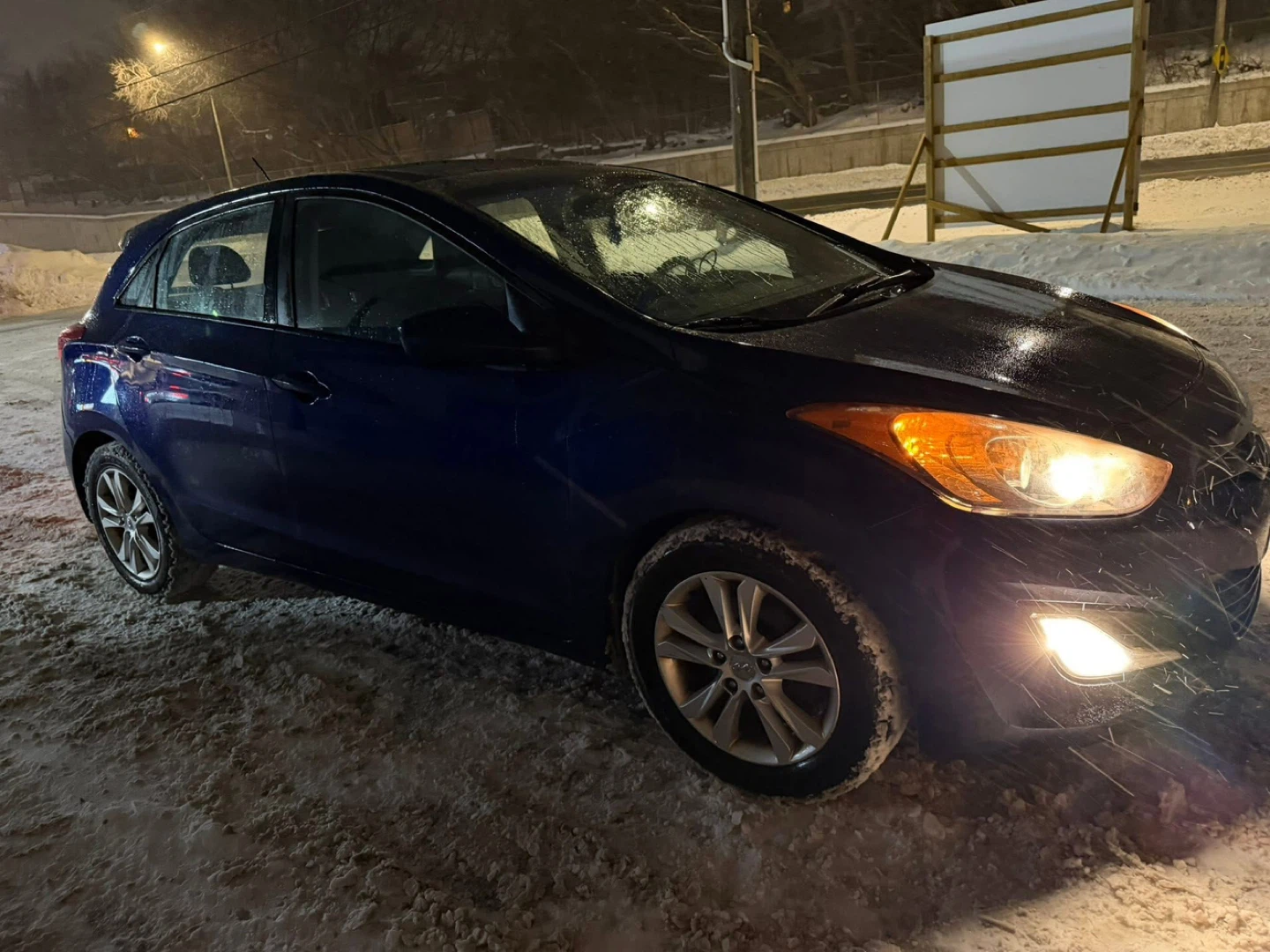 Hyundai Elantra GT Hatchback - photo 2