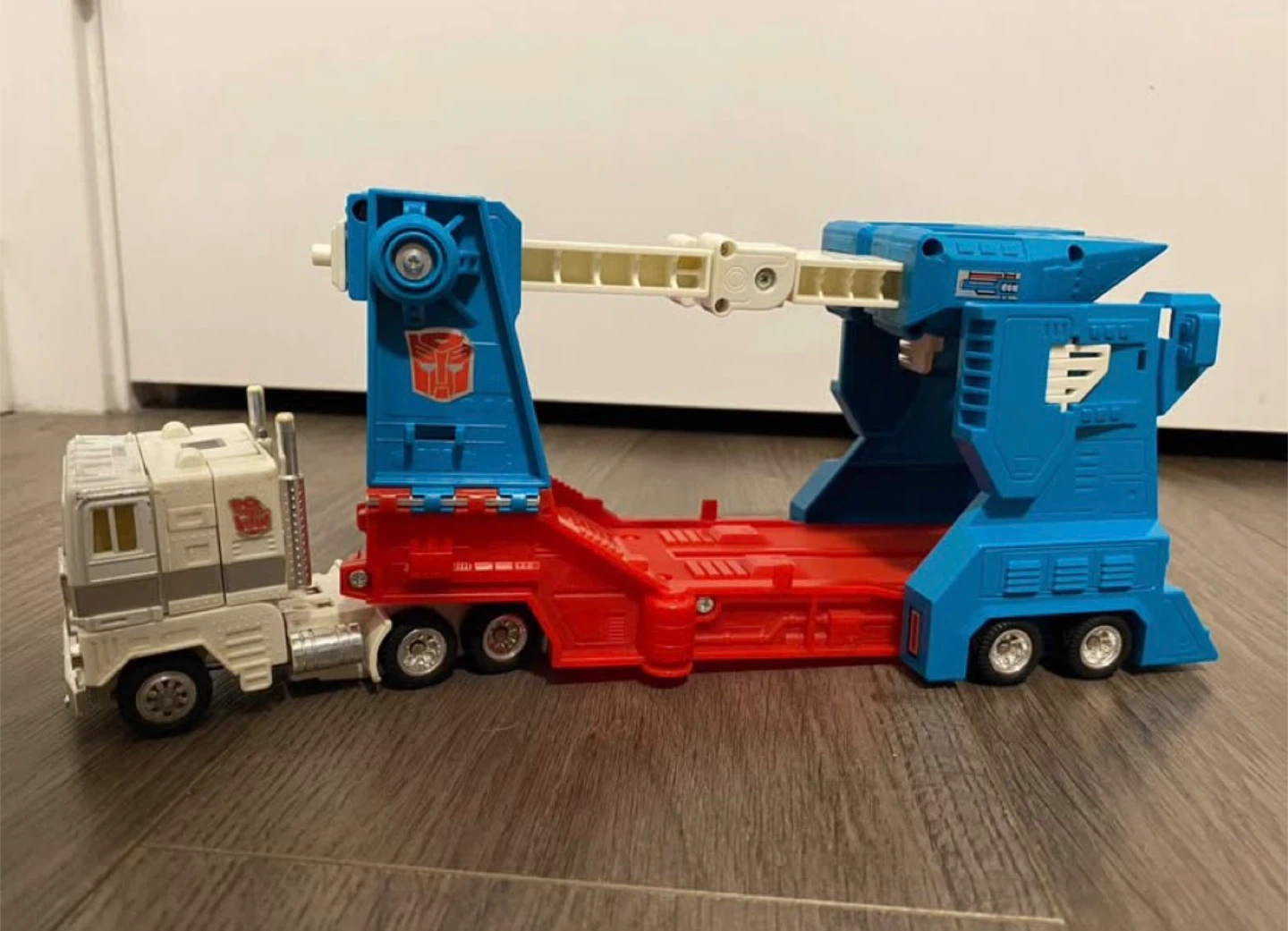 Transformers G1 Ultra Magnus Action Figure - photo 4