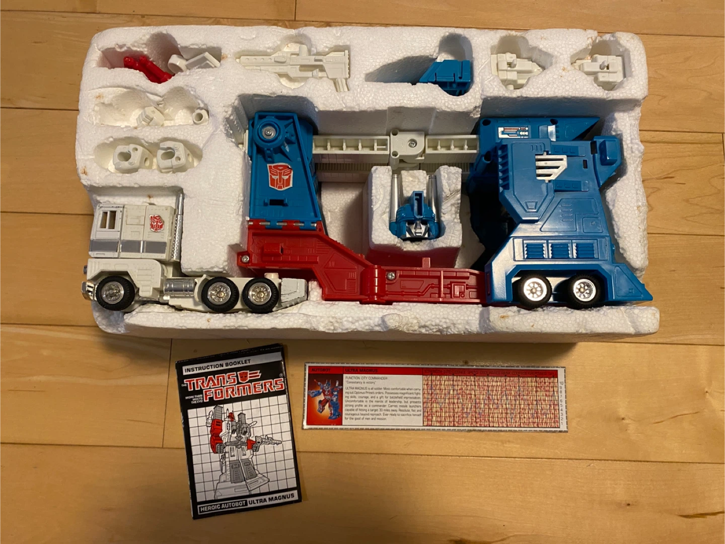 Transformers G1 Ultra Magnus Action Figure