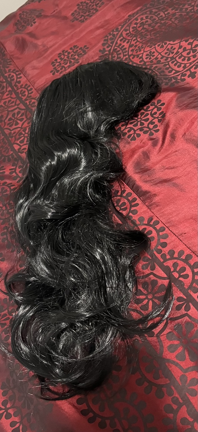 Black wavy synthetic wig with bangs - photo 2