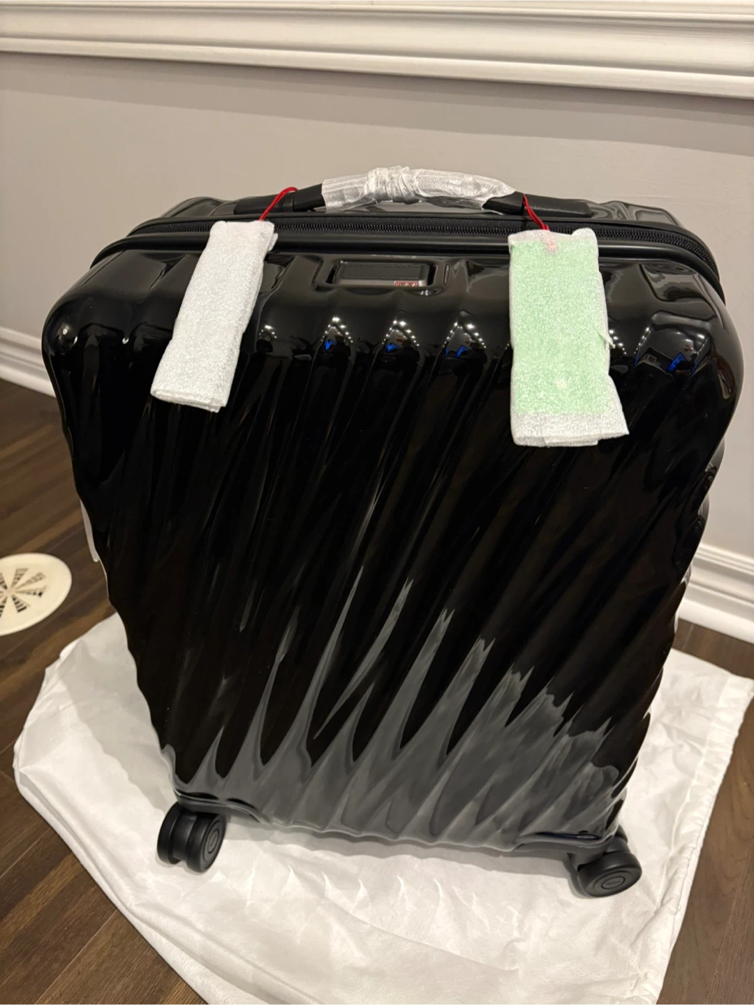 Tumi 19 Degree Black Hardside Carry-On Luggage - photo 2