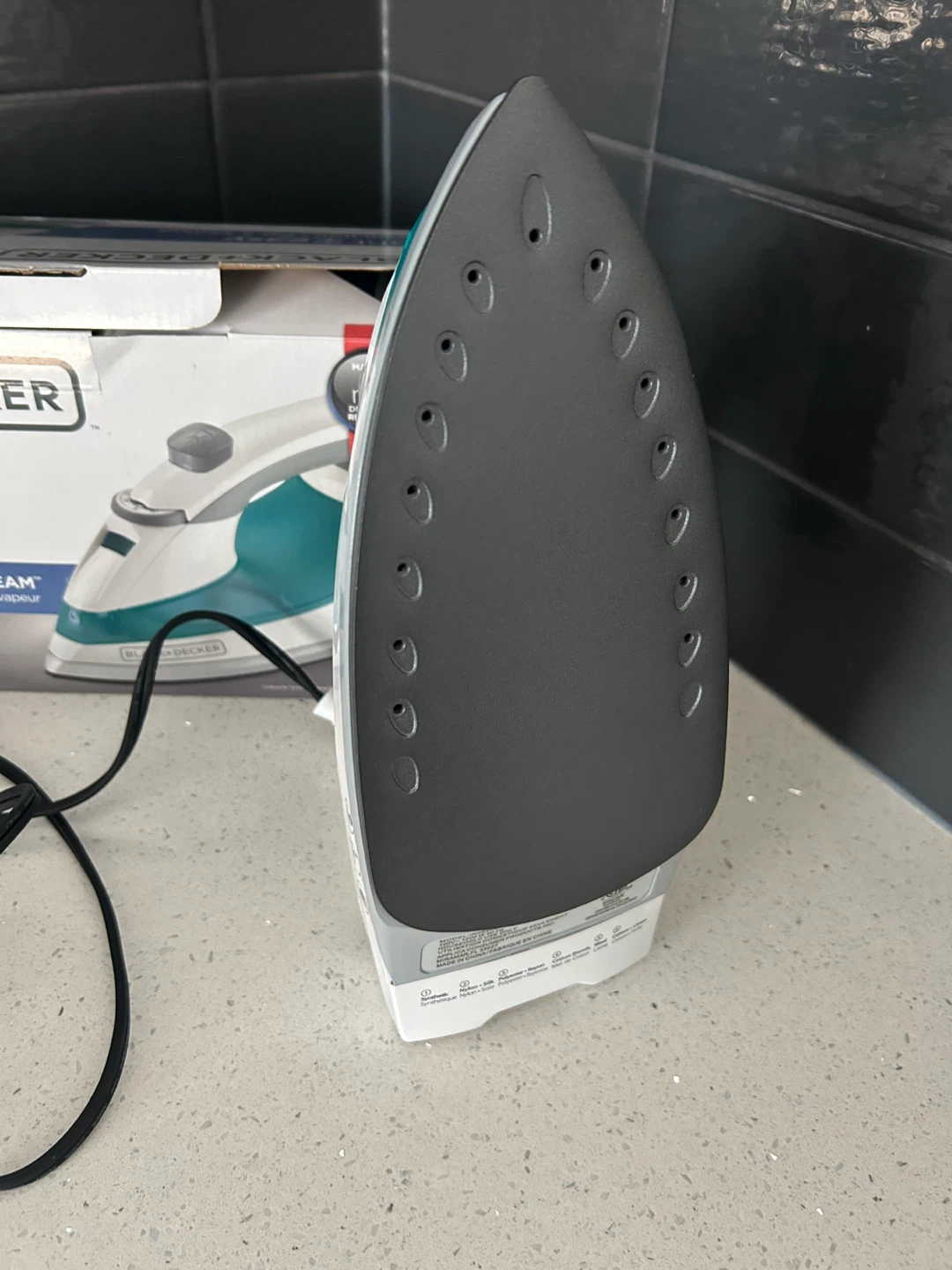 Black+Decker Light N Easy Steam Iron - photo 2
