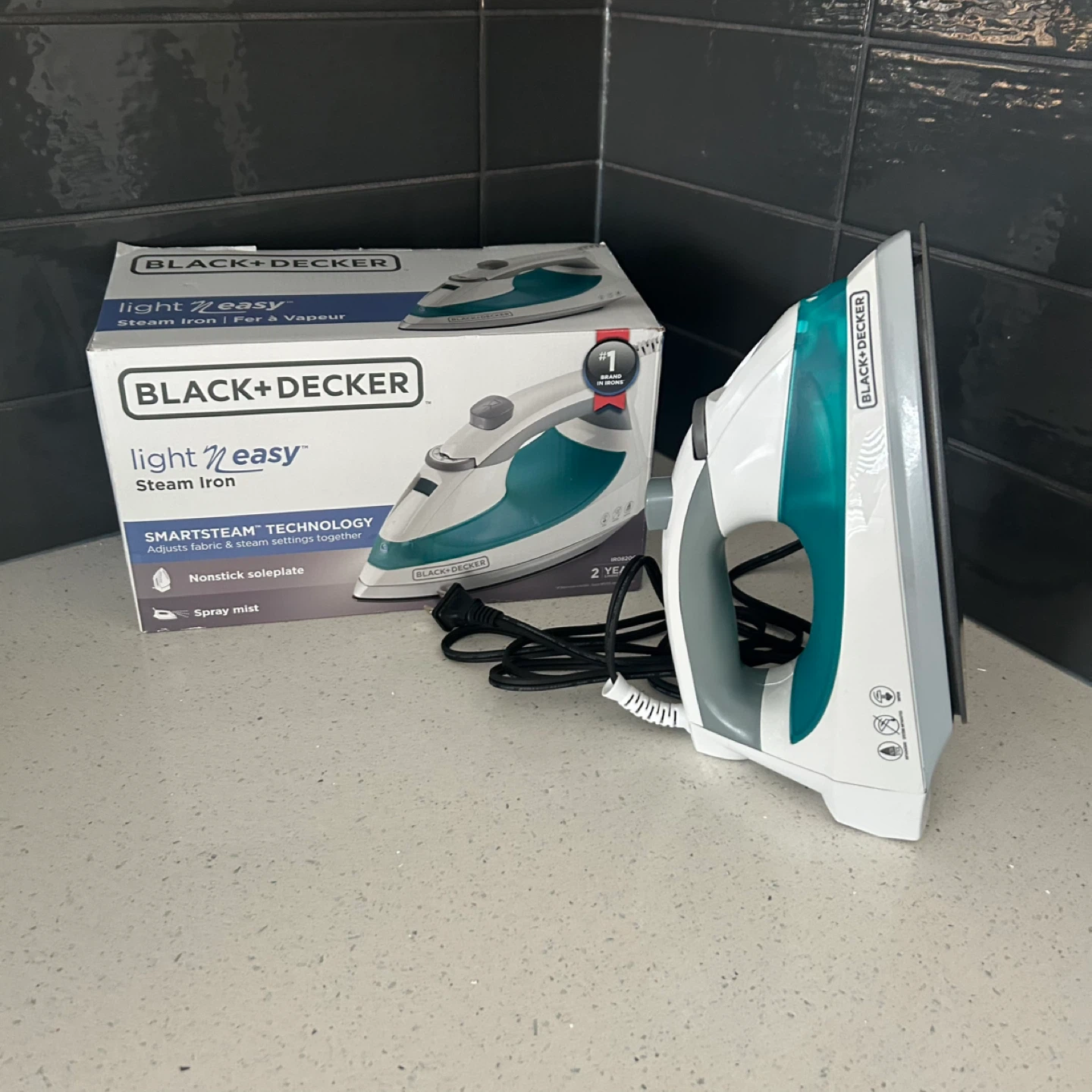 Black+Decker Light N Easy Steam Iron
