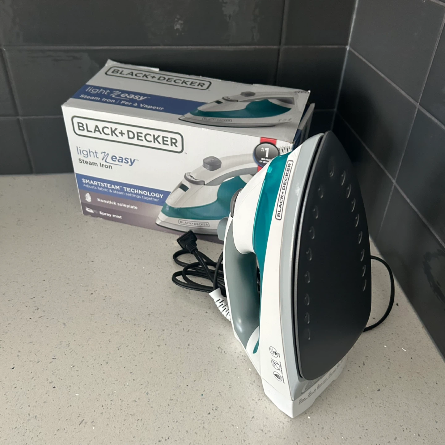 Black+Decker Light N Easy Steam Iron - photo 3