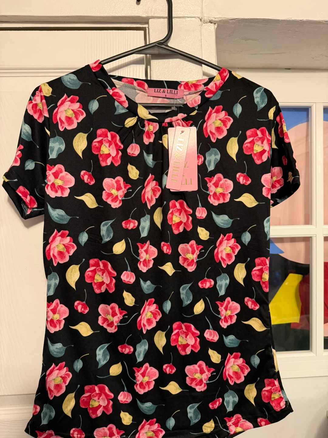 Liz & Lilli Women's Black Floral Print T-Shirt - Size S