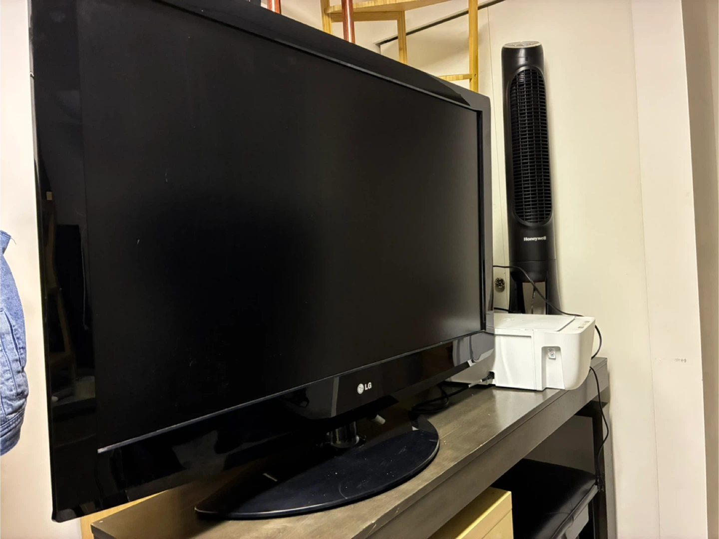 LG 42LG30-UD 42" LCD TV