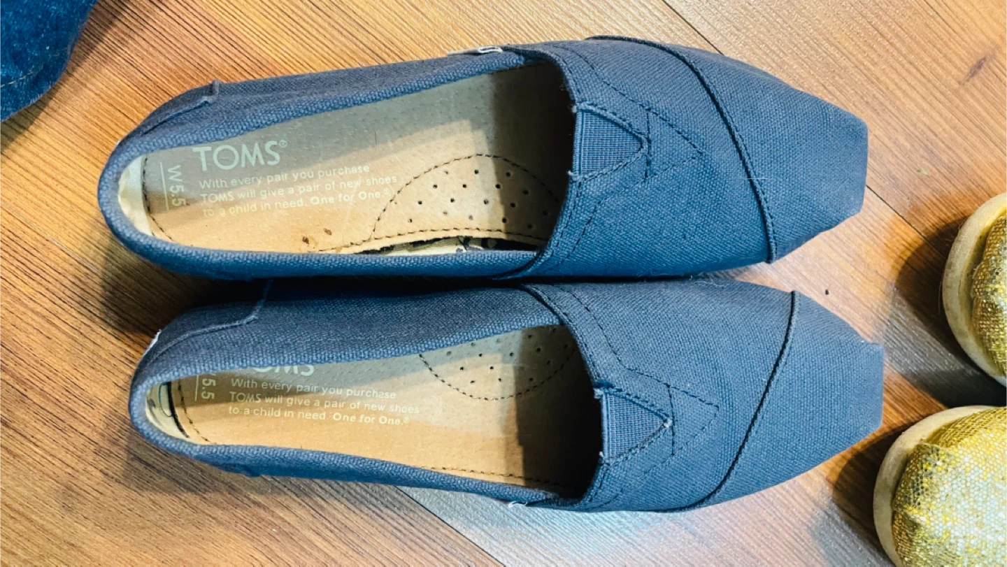 TOMS Women's Slip-on Shoes Size 5.5