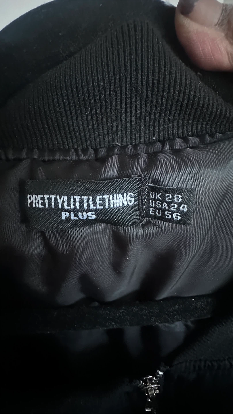 PrettyLittleThing Plus Black Oversized Bomber Jacket - photo 2