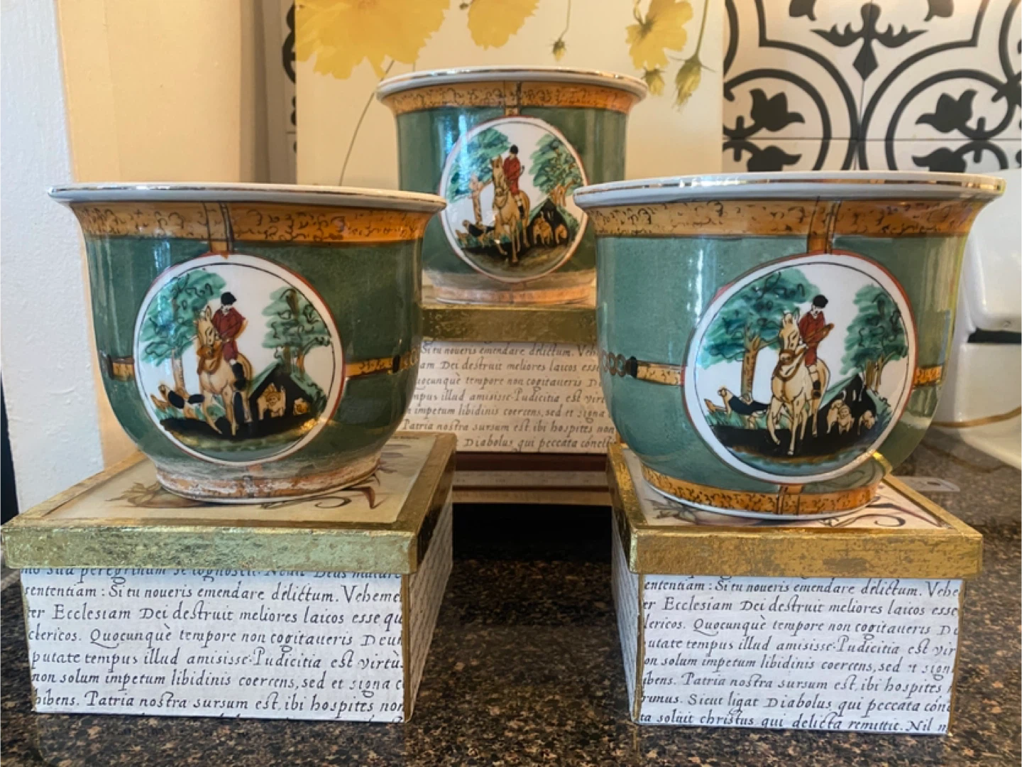 Vintage Decorative Planter Pot - photo 2