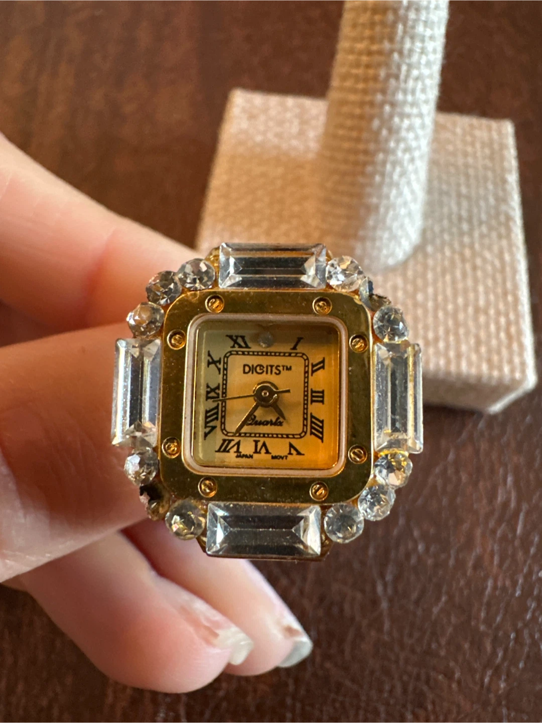 Stretchy Digits™ women's ring watch gold tone faux diamonds - photo 2