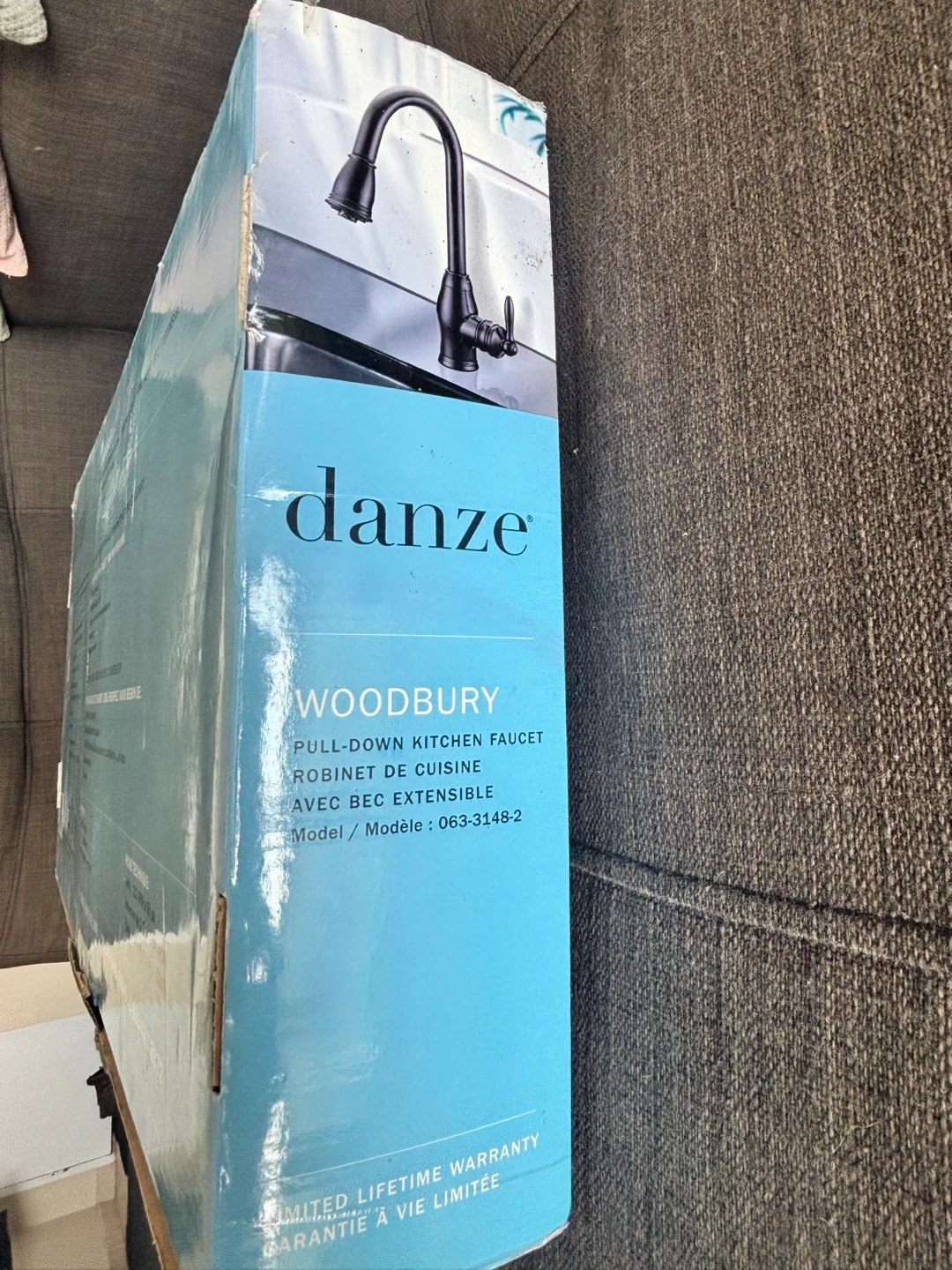 STILL IN BOX! Brand new. Danze Woodbury Pull-Down Kitchen Faucet - photo 4
