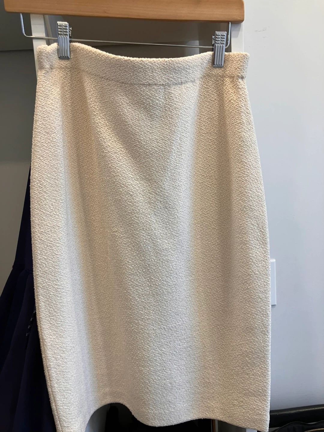 St. John Collection Cream Textured Knit Pencil Skirt Size 6 - photo 3
