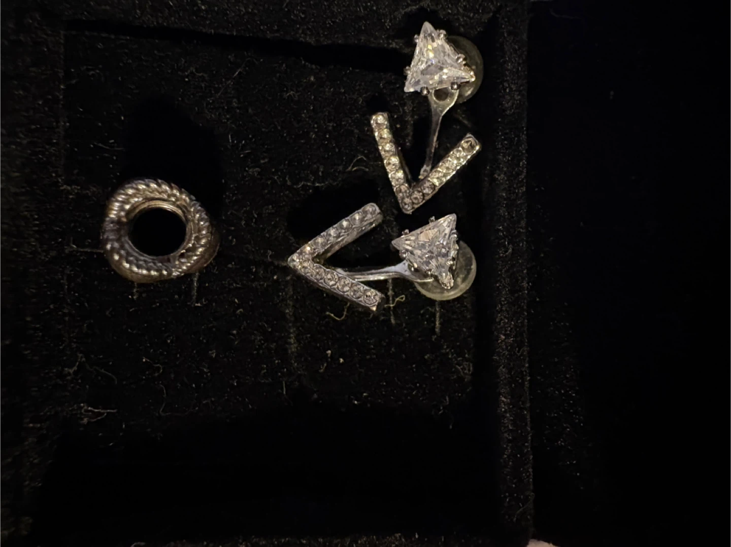 V-Shaped Crystal Earrings with Lion Head Charm - photo 5