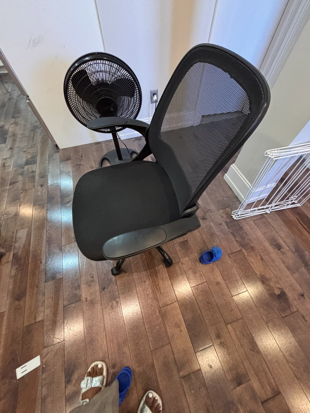 Black Mesh Office Chair - photo 4