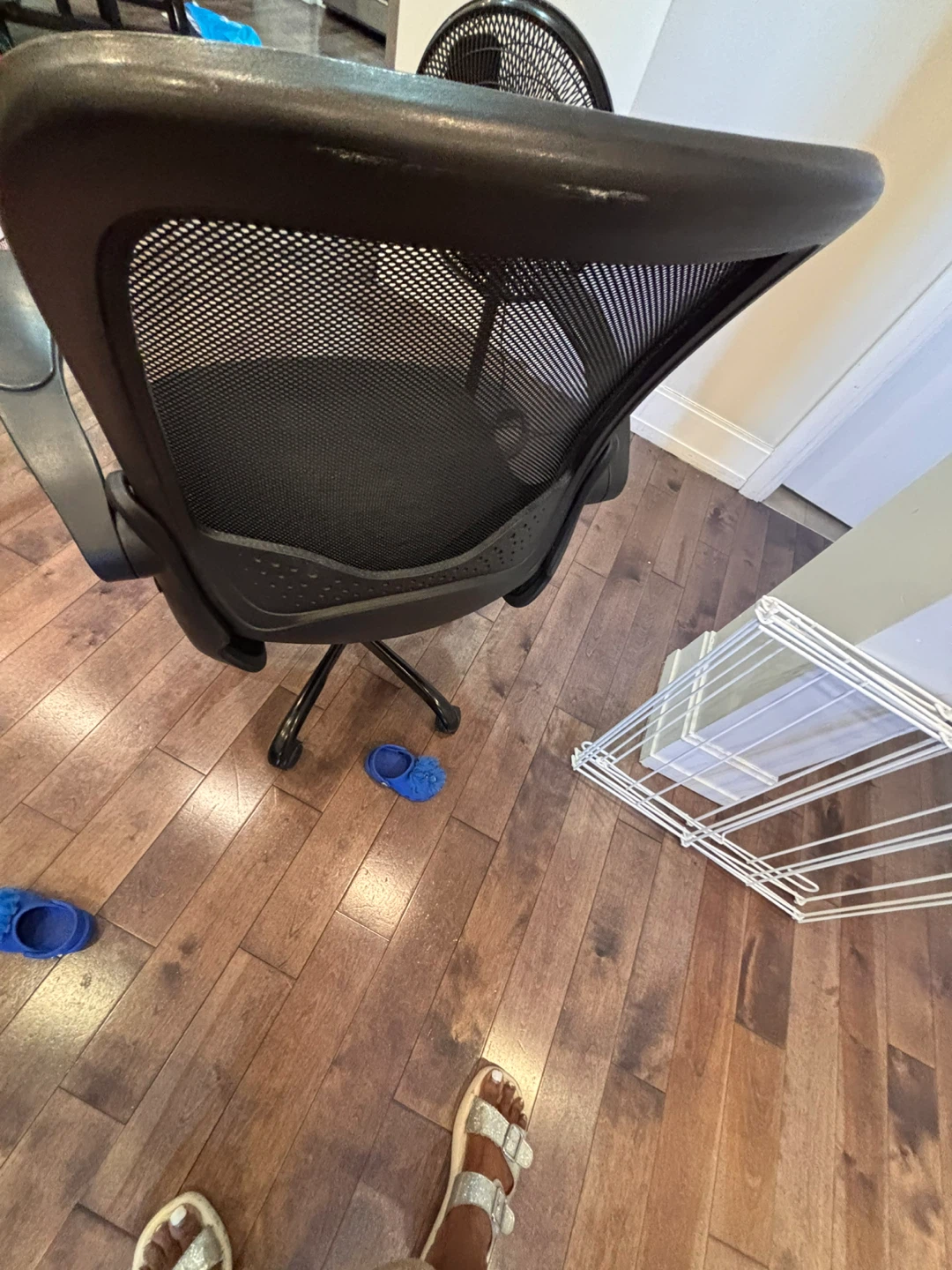 Black Mesh Office Chair - photo 3