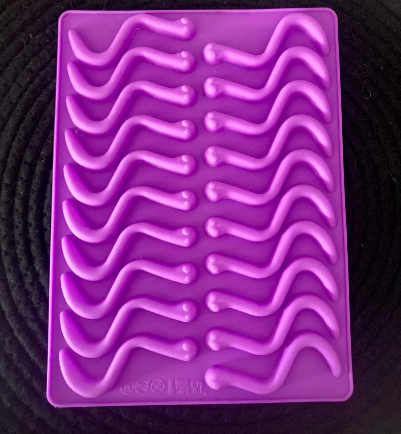 Worm mold