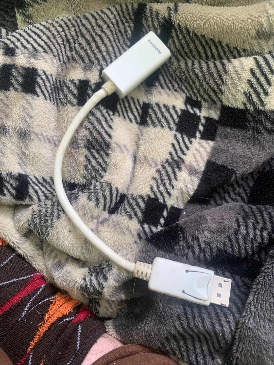 White HDMI to DisplayPort Adapter Cable