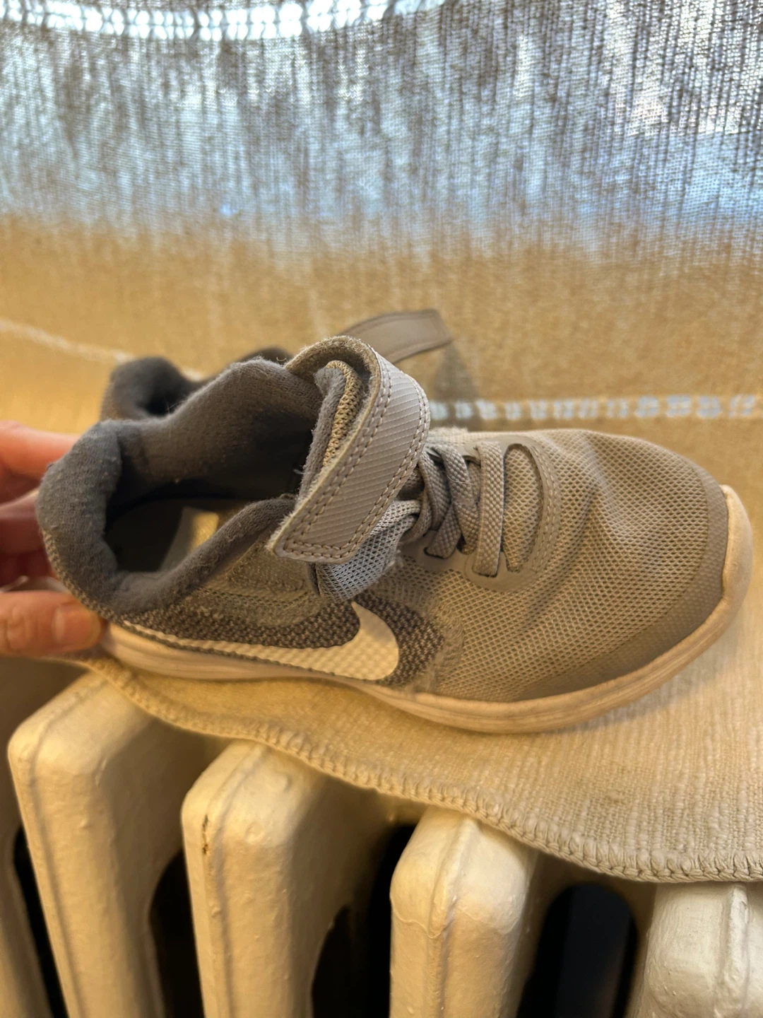 Nike Revolution 4 TD Kids Shoes Grey White Size 12.5C - photo 2