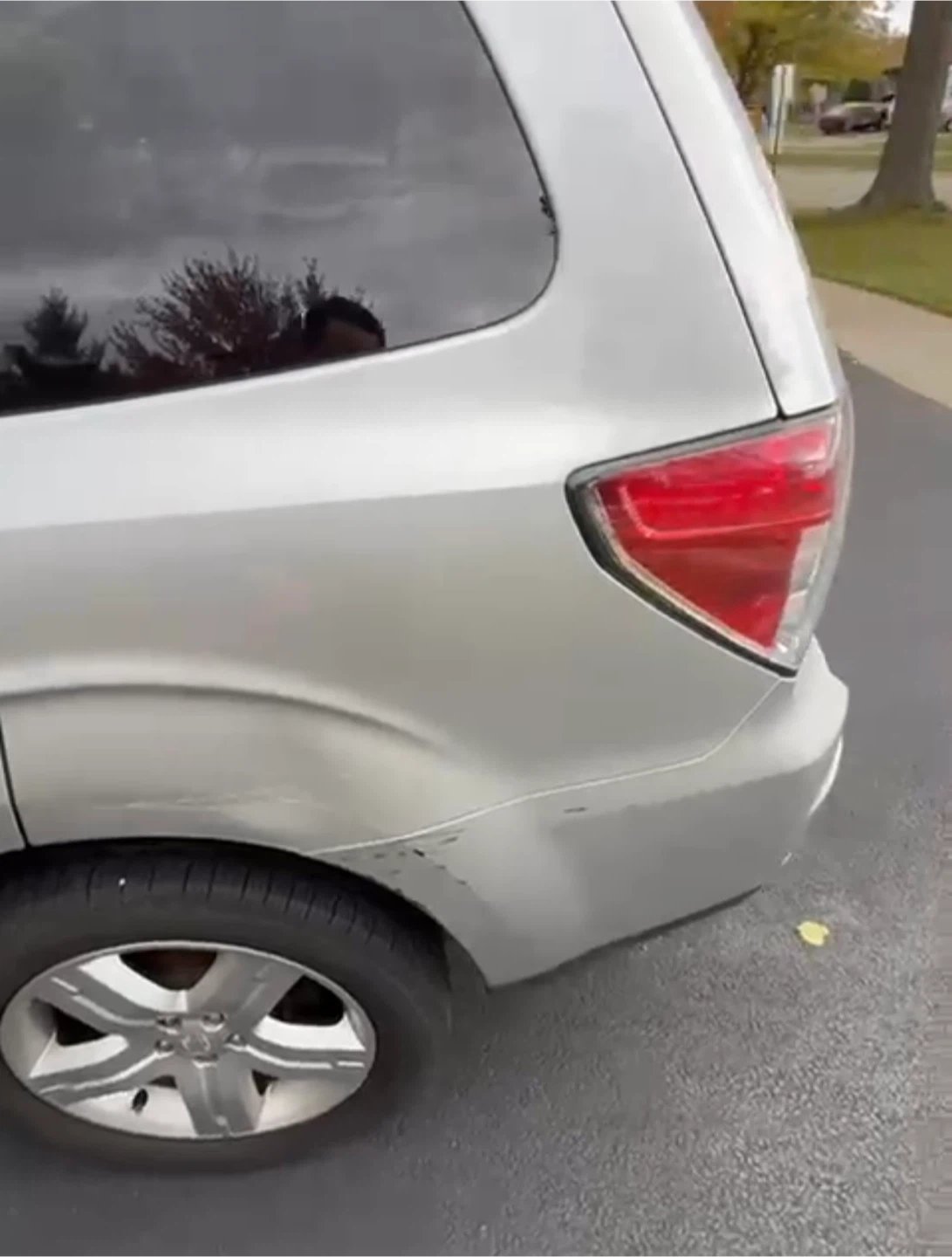 Silver Subaru Forester SUV - photo 3