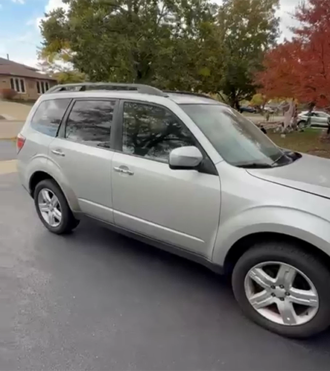 Silver Subaru Forester SUV - photo 4