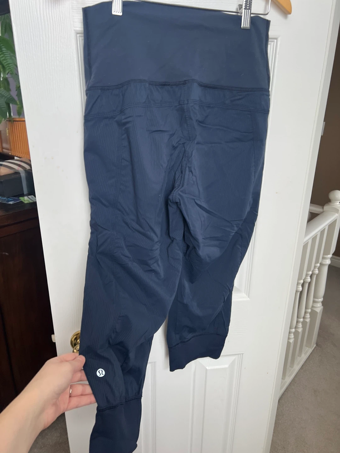 Lululemon Navy Blue Cropped dance studio pants Size 8 - photo 2