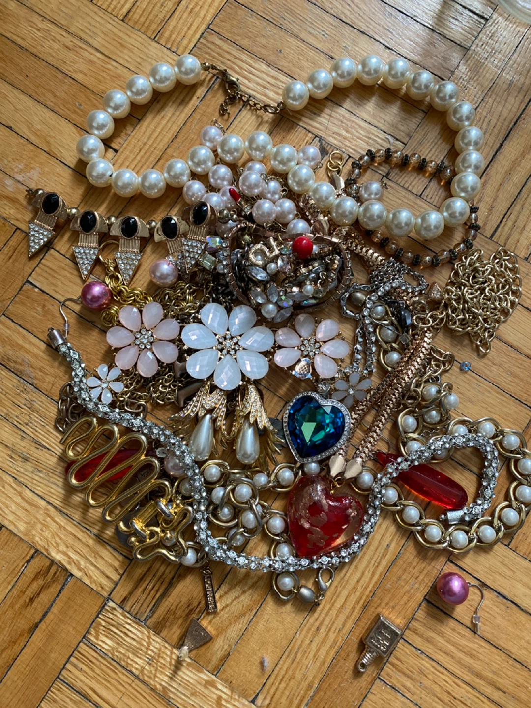 Assorted Costume Jewellery in a Jar - photo 2