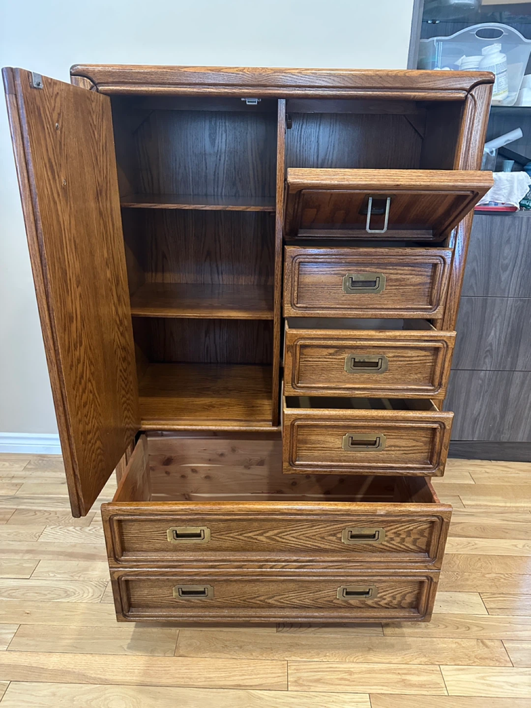 Vintage Oak Veneer Wardrobe Dresser (CAN DELIVER) - photo 3