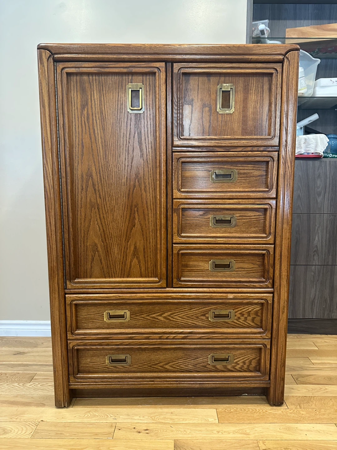 Vintage Oak Veneer Wardrobe Dresser (CAN DELIVER)
