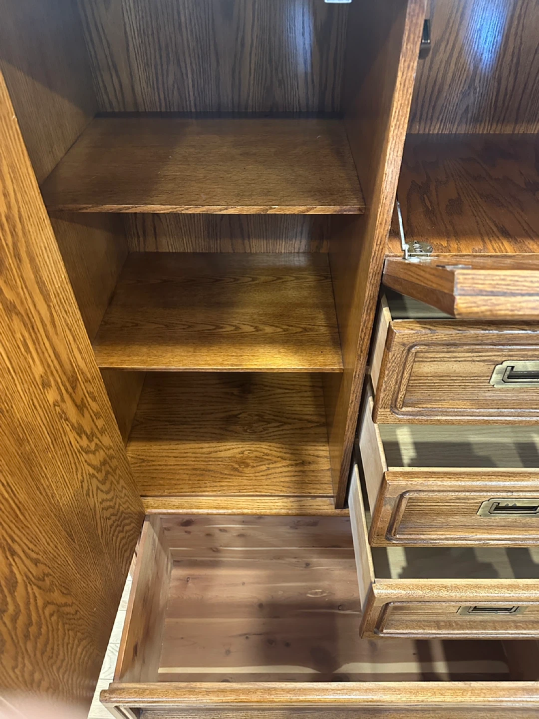 Vintage Oak Veneer Wardrobe Dresser (CAN DELIVER) - photo 5