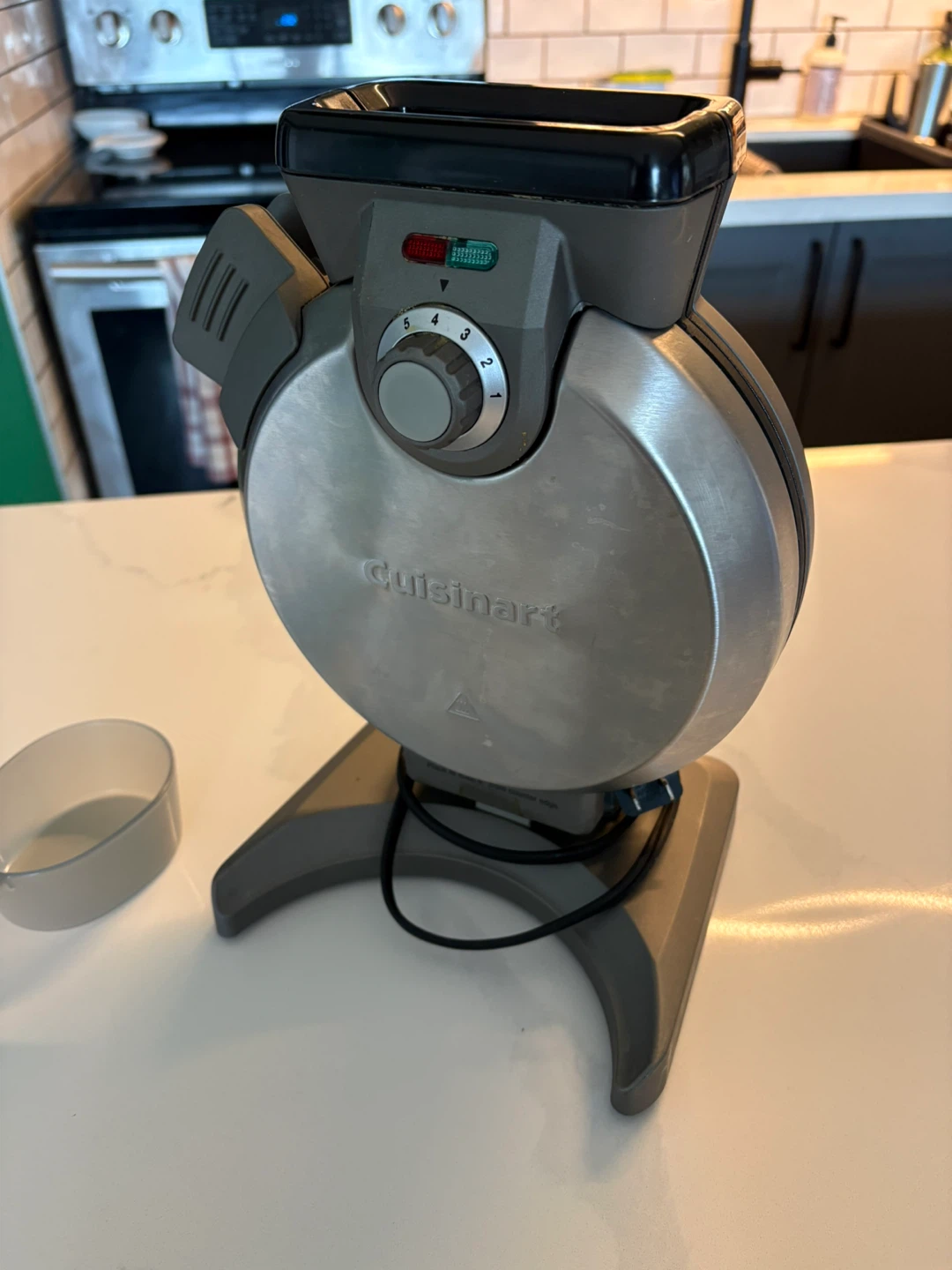 Cuisinart WAF-300 Belgian Waffle Maker - photo 2