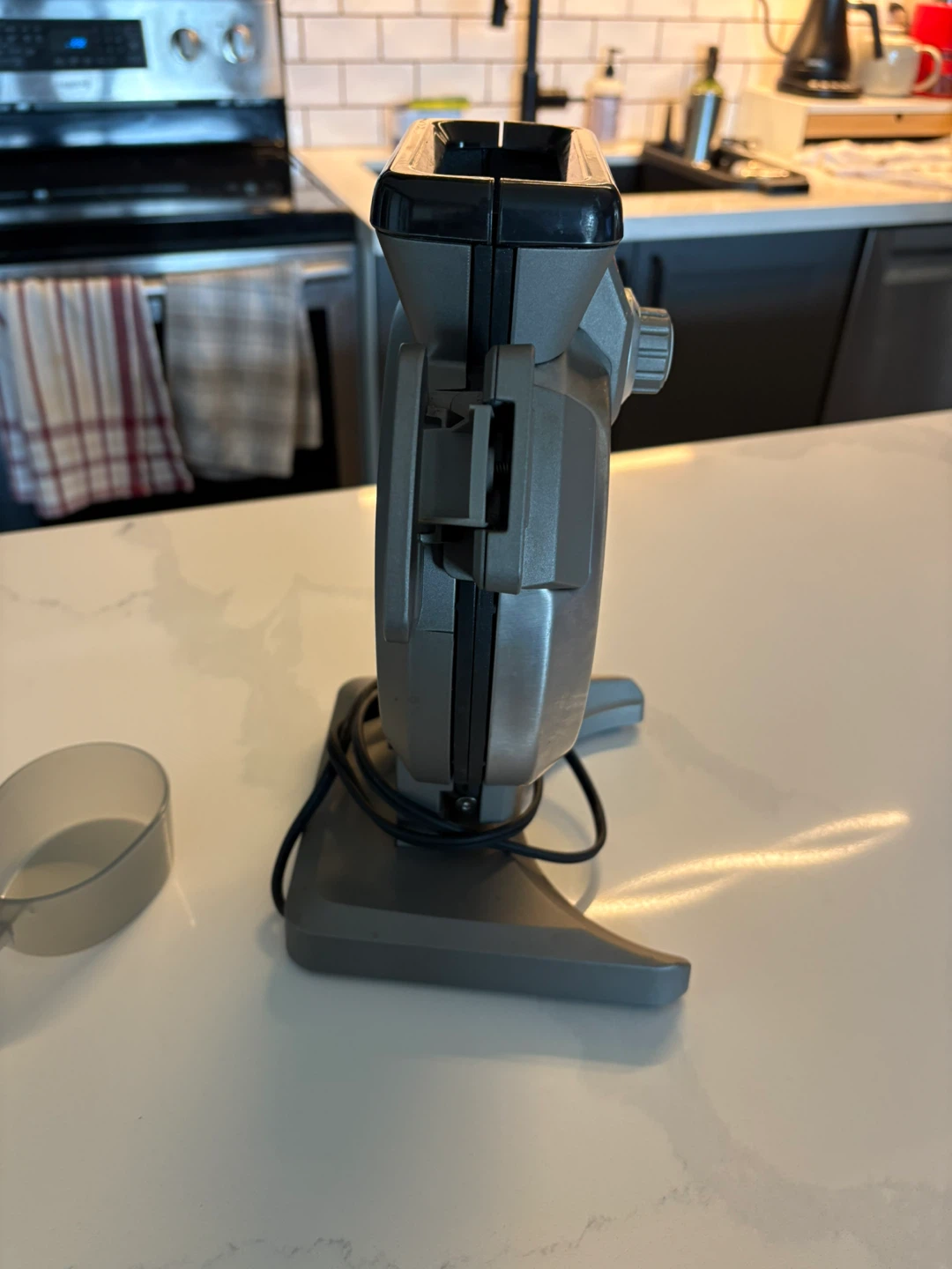 Cuisinart WAF-300 Belgian Waffle Maker - photo 3